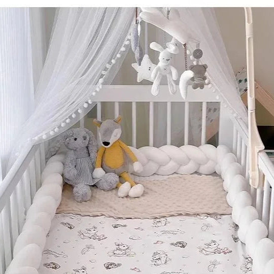 Belle Tresse de lit pour votre bébé blanc avec peluches