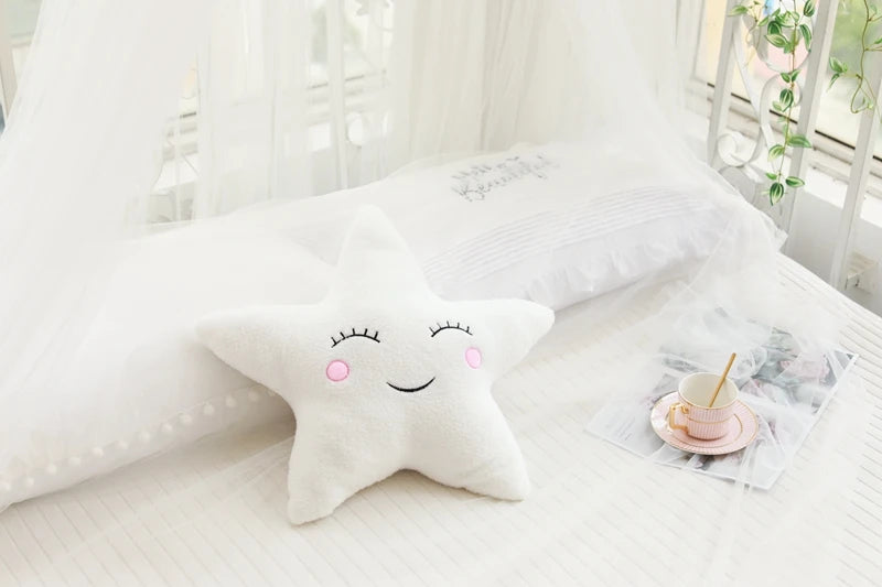 Coussin en peluche doux en forme de nuage