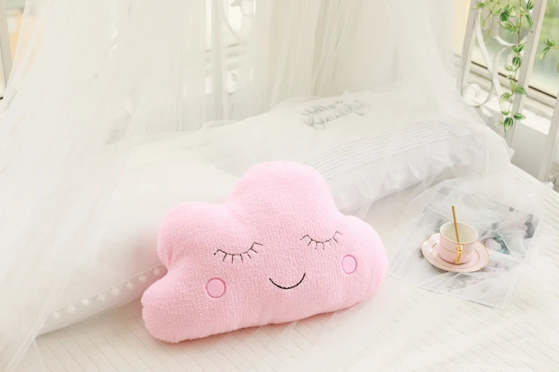 Coussin en peluche doux en forme de nuage