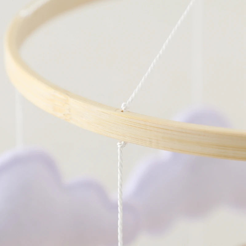 Mobile en bois pour berceau de bébé