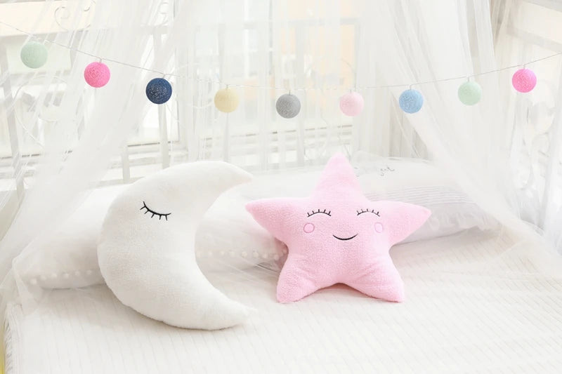 Coussin en peluche doux en forme de nuage