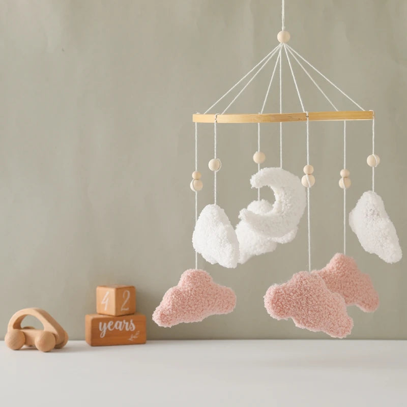Mobile en bois pour berceau de bébé