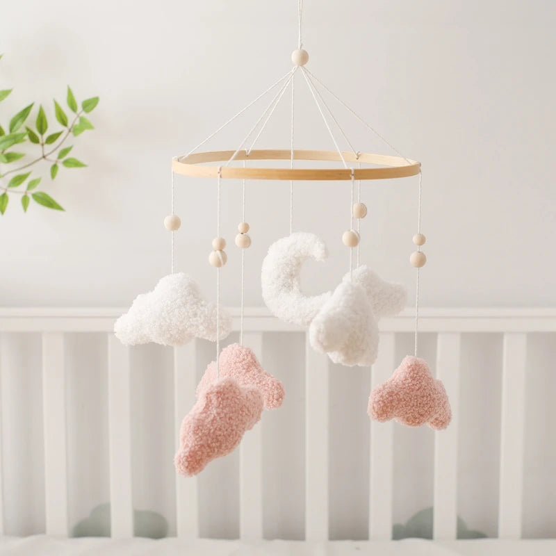 Mobile en bois pour berceau de bébé