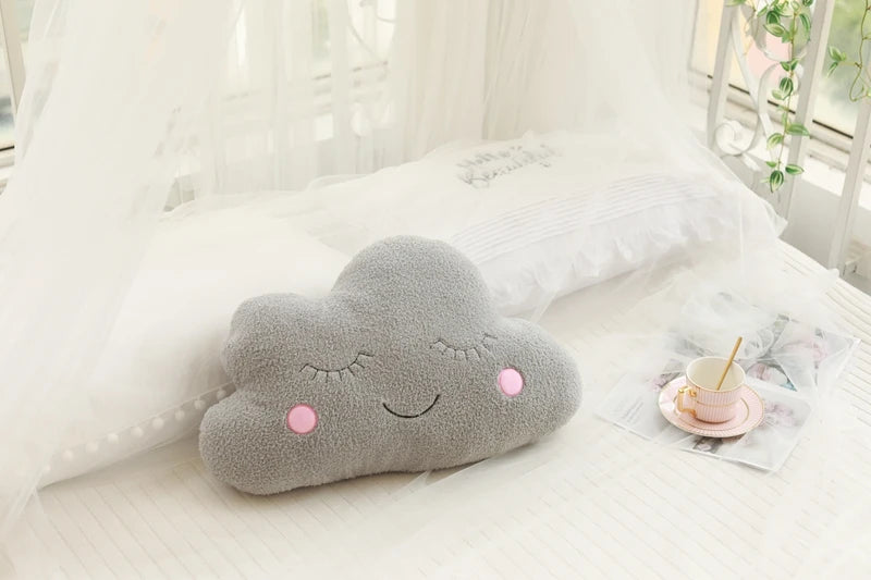 Coussin en peluche doux en forme de nuage