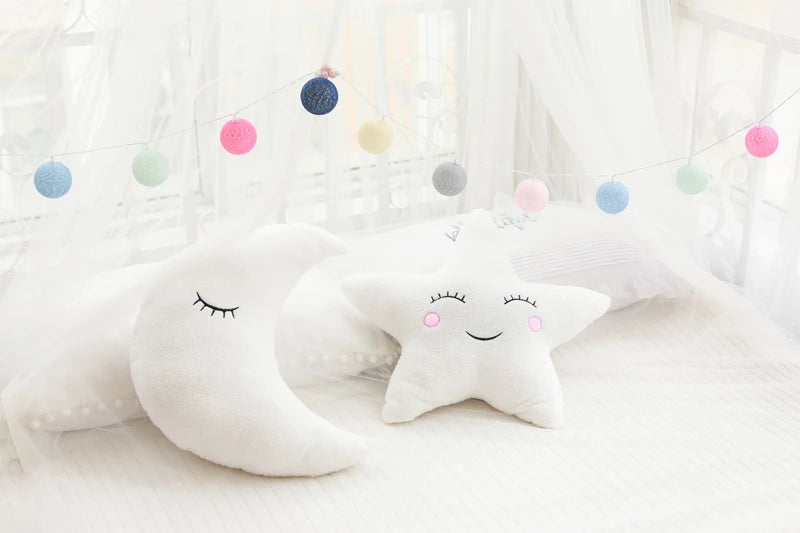 Coussin en peluche doux en forme de nuage