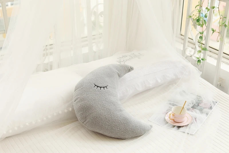 Coussin en peluche doux en forme de nuage