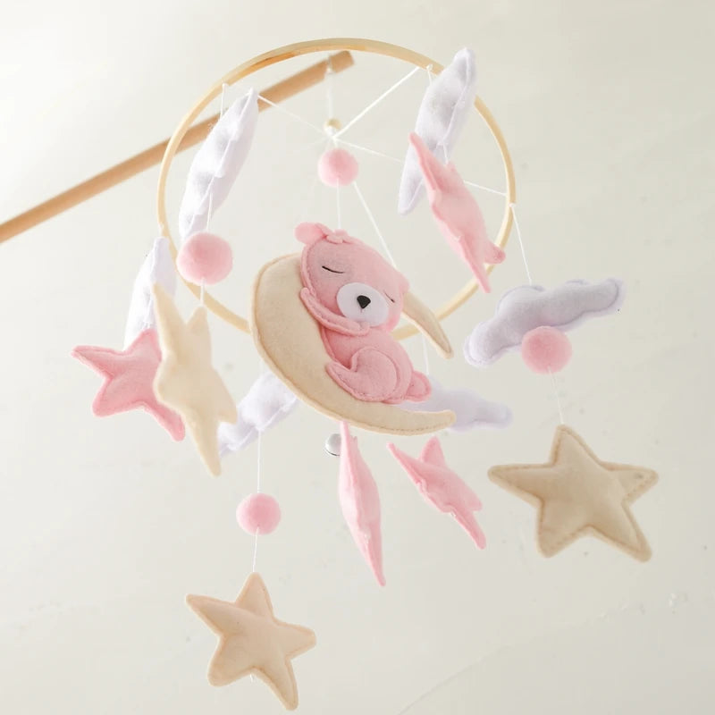 Mobile en bois pour berceau de bébé
