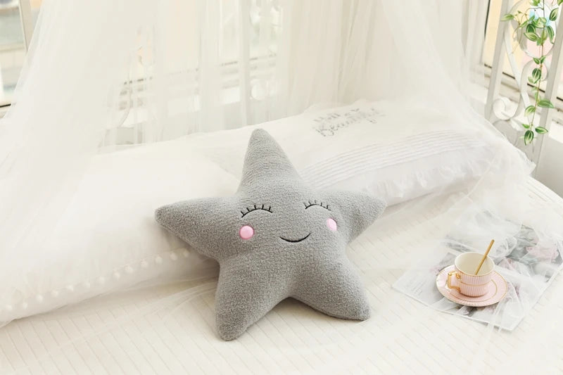 Coussin en peluche doux en forme de nuage