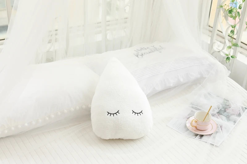Coussin en peluche doux en forme de nuage