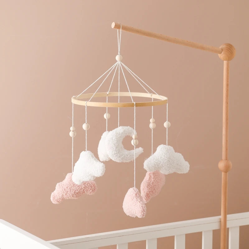 Mobile en bois pour berceau de bébé