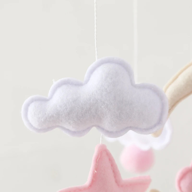 Mobile en bois pour berceau de bébé