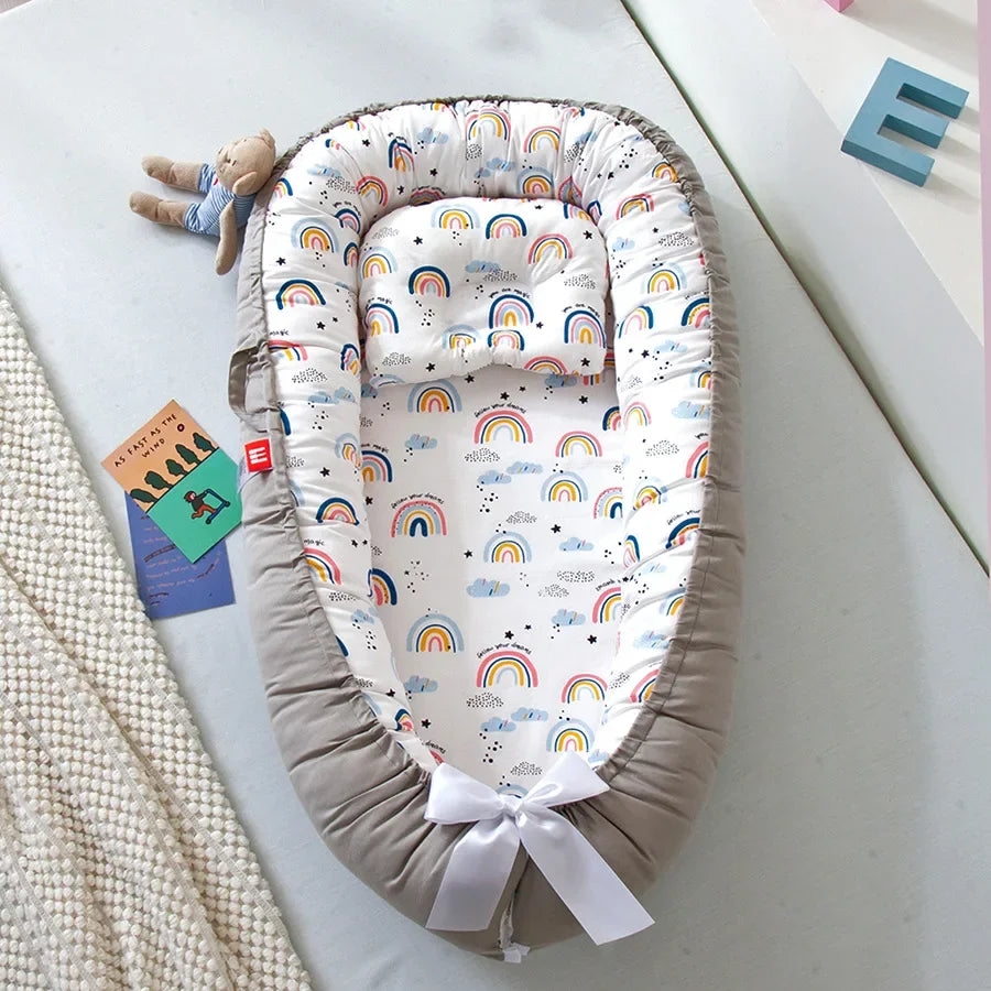 Cocon bebe amovible gris blanc-arc-en-ciel