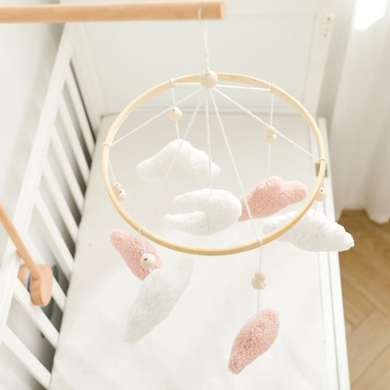 Mobile en bois pour berceau de bébé