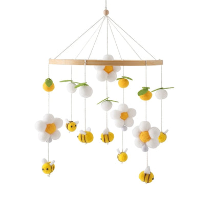 Mobile en bois pour berceau de bébé