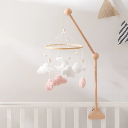 Mobile en bois pour berceau de bébé