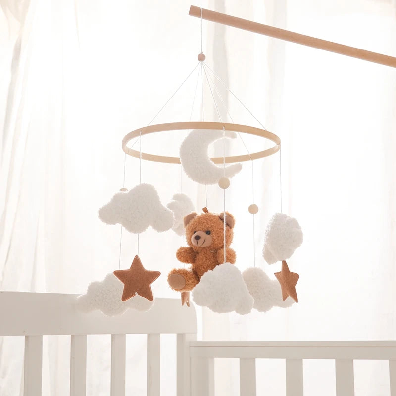 Mobile en bois pour berceau de bébé