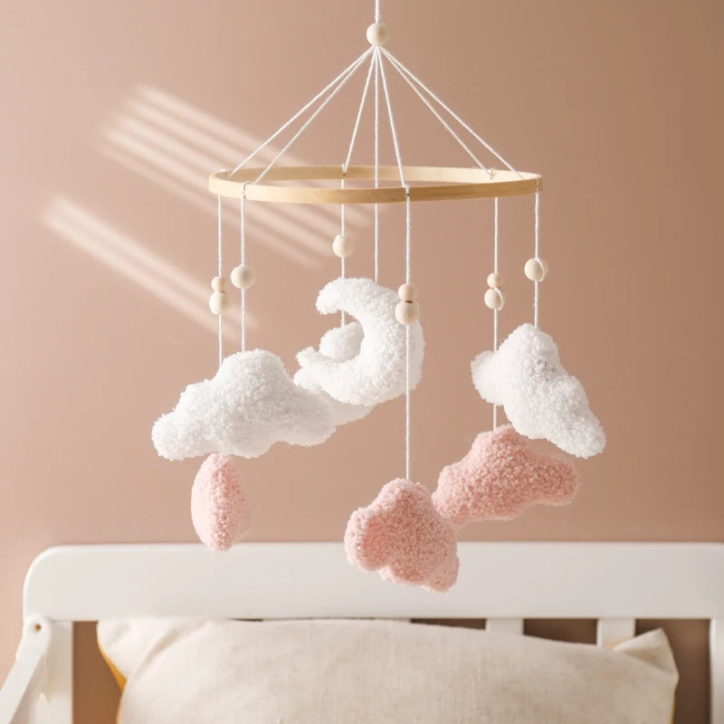 Mobile en bois pour berceau de bébé