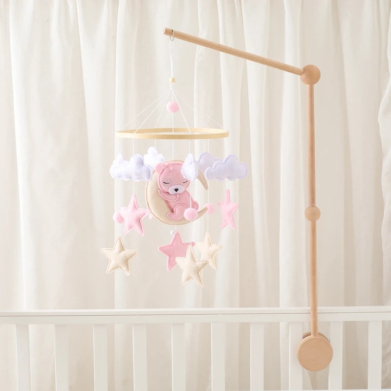 Mobile en bois pour berceau de bébé