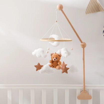 Mobile en bois pour berceau de bébé