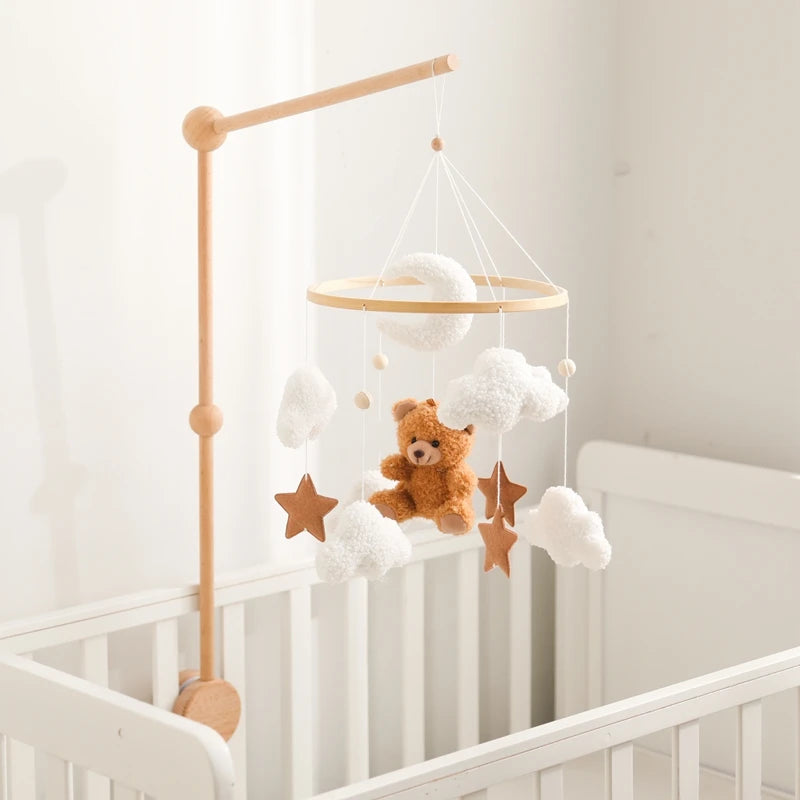 Mobile en bois pour berceau de bébé