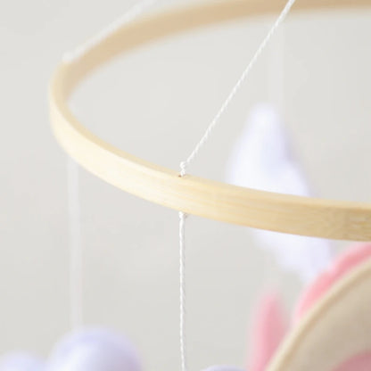 Mobile en bois pour berceau de bébé