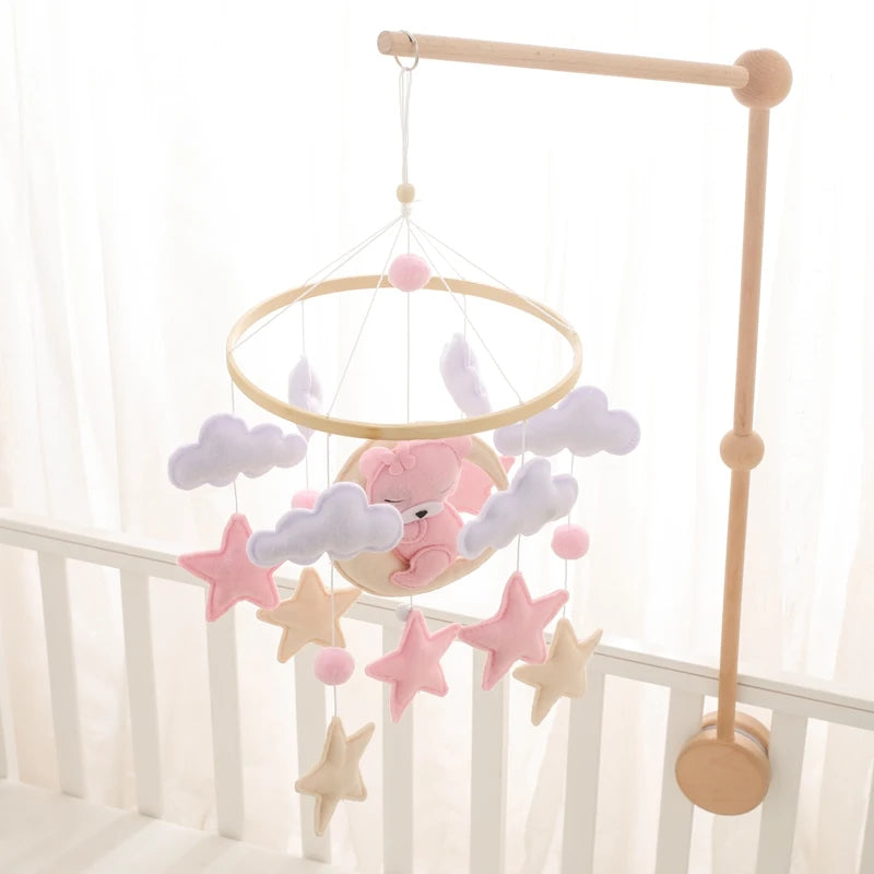 Mobile en bois pour berceau de bébé