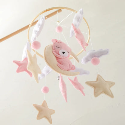 Mobile en bois pour berceau de bébé