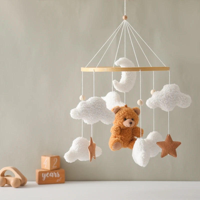 Mobile en bois pour berceau de bébé