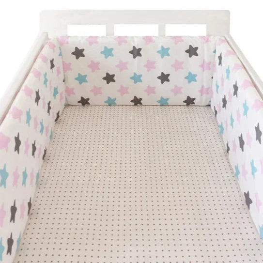 Tour de lit bébé Nordic Stars blancs etoiles roses bleues noires