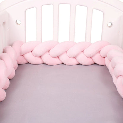 Tour de lit bebe ultradoux rose clair sur lit - idealechambredebb.com