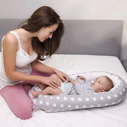 Réducteur de lit bébé portatif avec maman